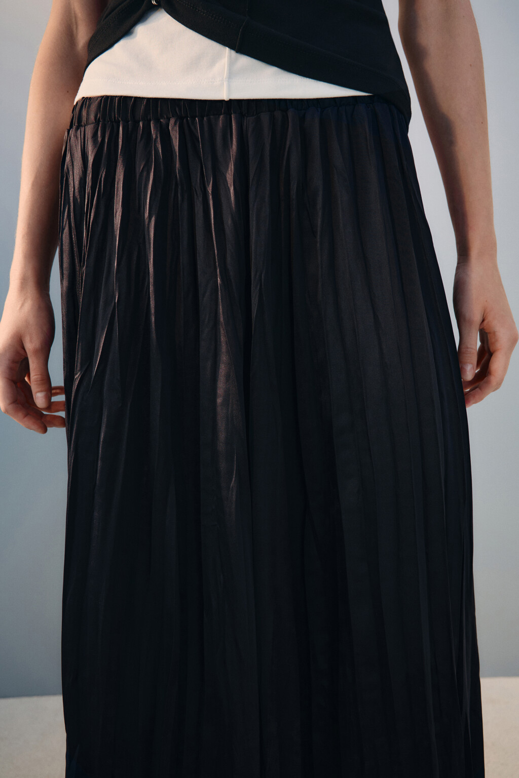 Юбка-трапеция из жатого атласа - цвет черный - 5