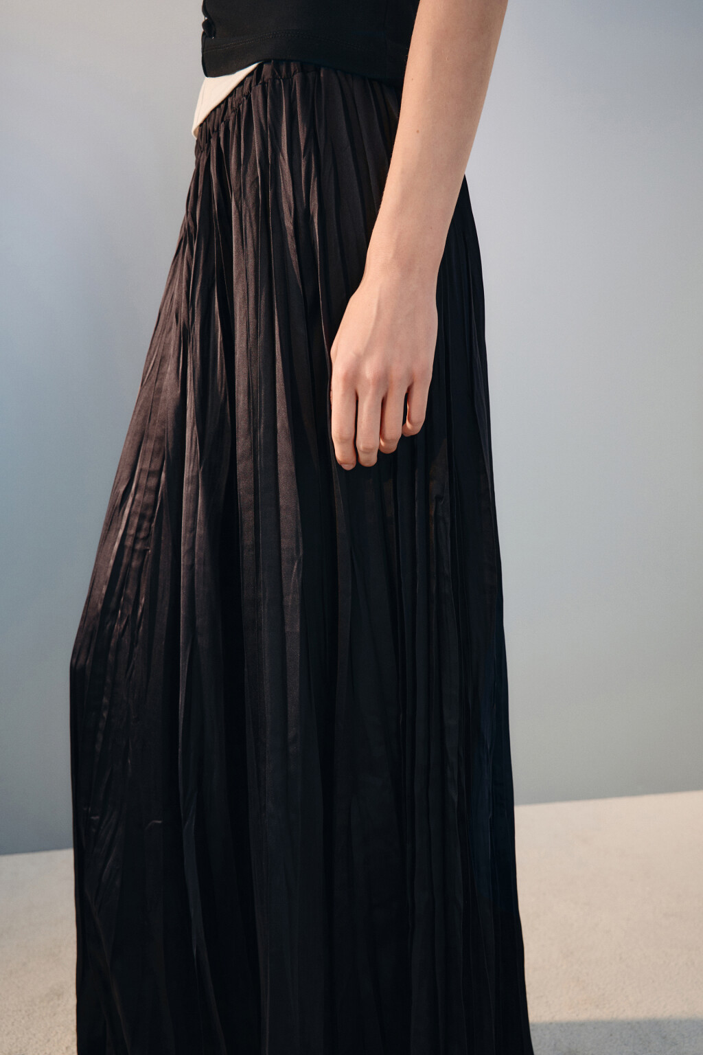 Юбка-трапеция из жатого атласа - цвет черный - 6