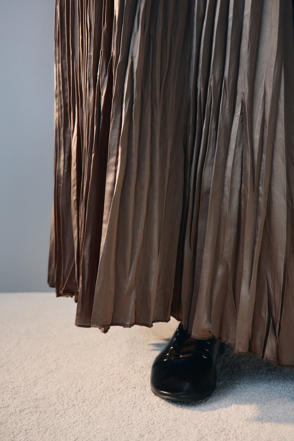 Юбка-трапеция из жатого атласа - цвет бежевый - 6