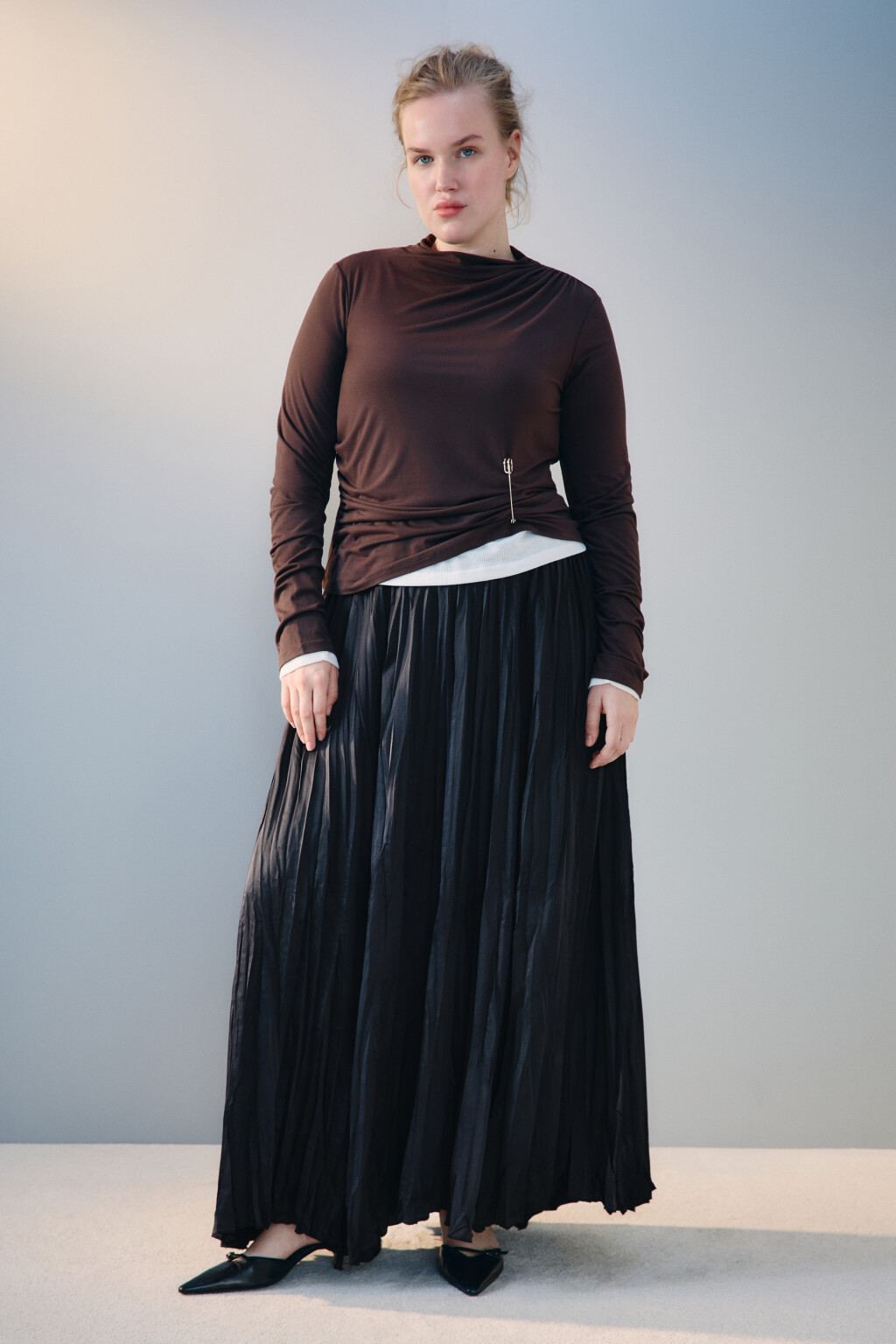 Юбка-трапеция из жатого атласа - цвет черный - 4