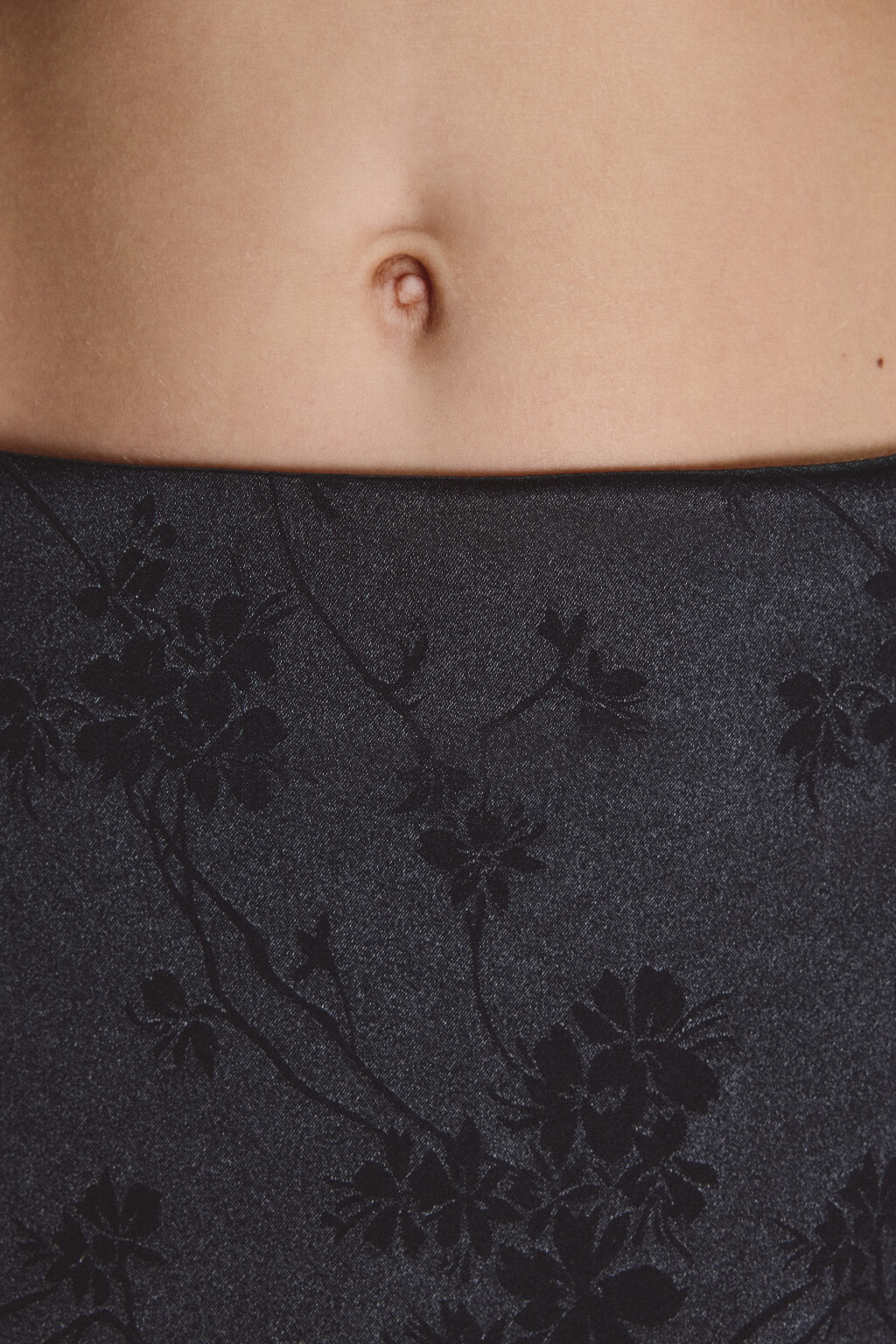 Юбка миди асимметричная с бахромой - цвет черный - 5