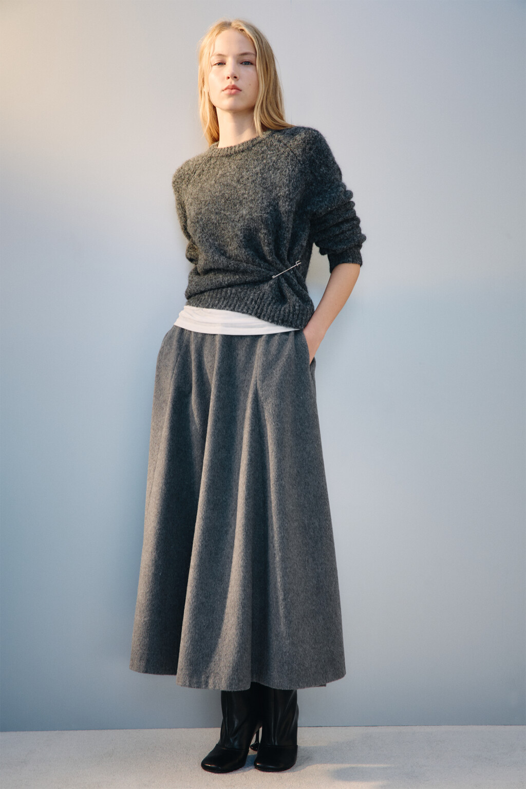 Юбка-трапеция из теплого трикотажа - цвет серый - 2
