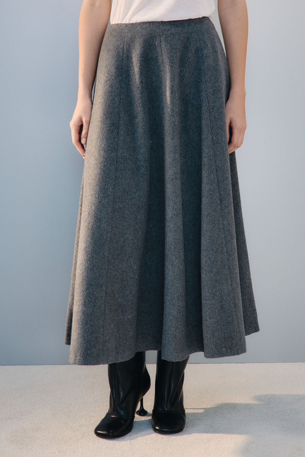 Юбка-трапеция из теплого трикотажа - цвет серый - 3