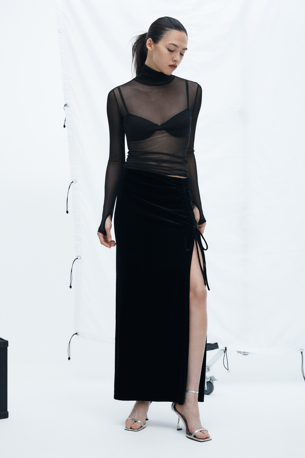 Юбка макси бархатная с драпировкой - цвет черный - 4