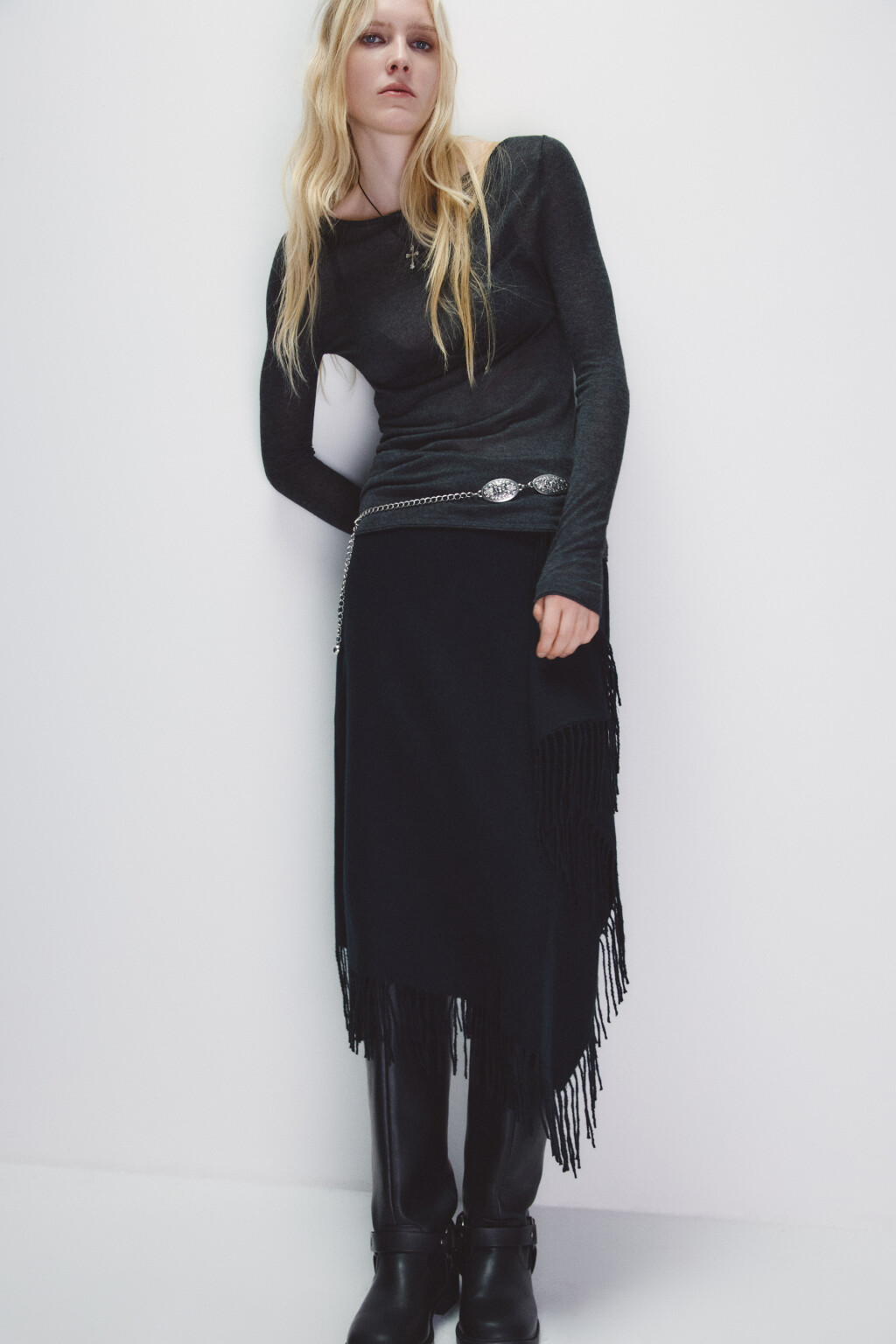 Юбка миди с запахом и бахромой - цвет черный - 2