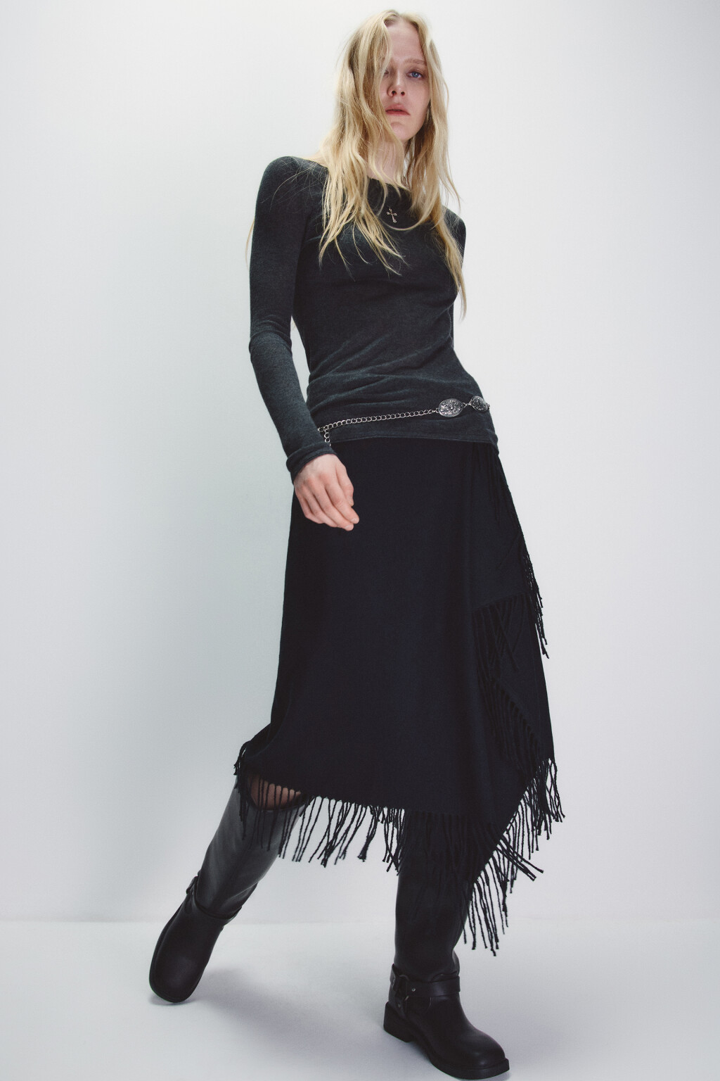 Юбка миди с запахом и бахромой - цвет черный - 3