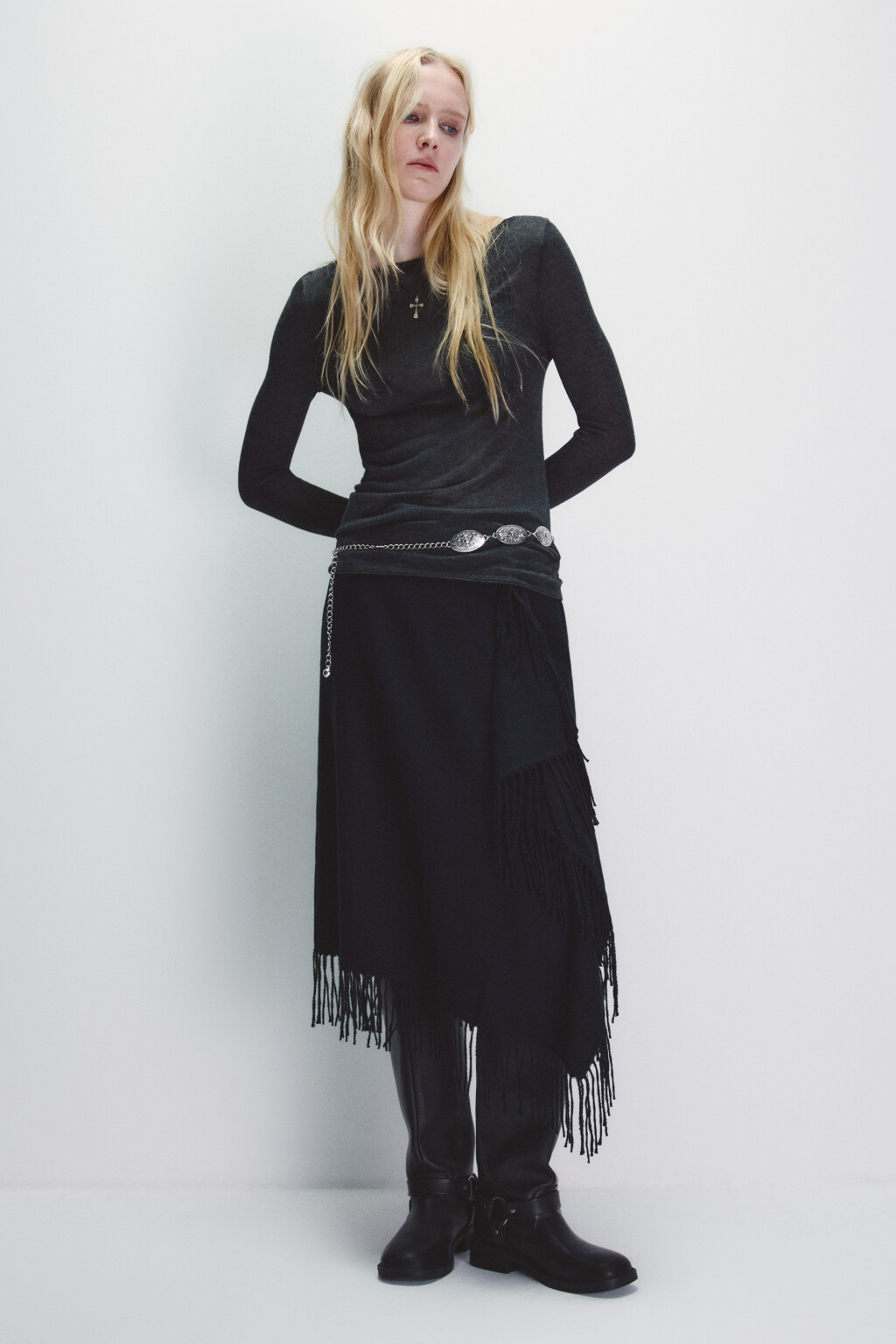 Юбка миди с запахом и бахромой - цвет черный - 6