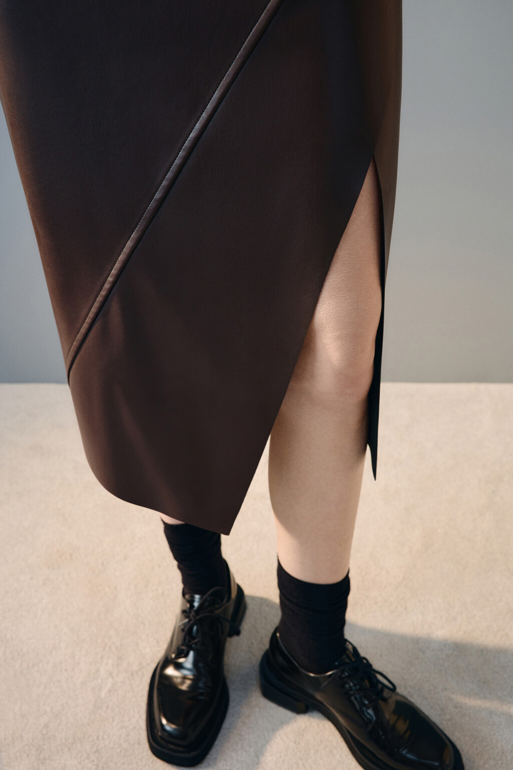 Юбка миди с асимметричным разрезом - цвет коричневый - 6