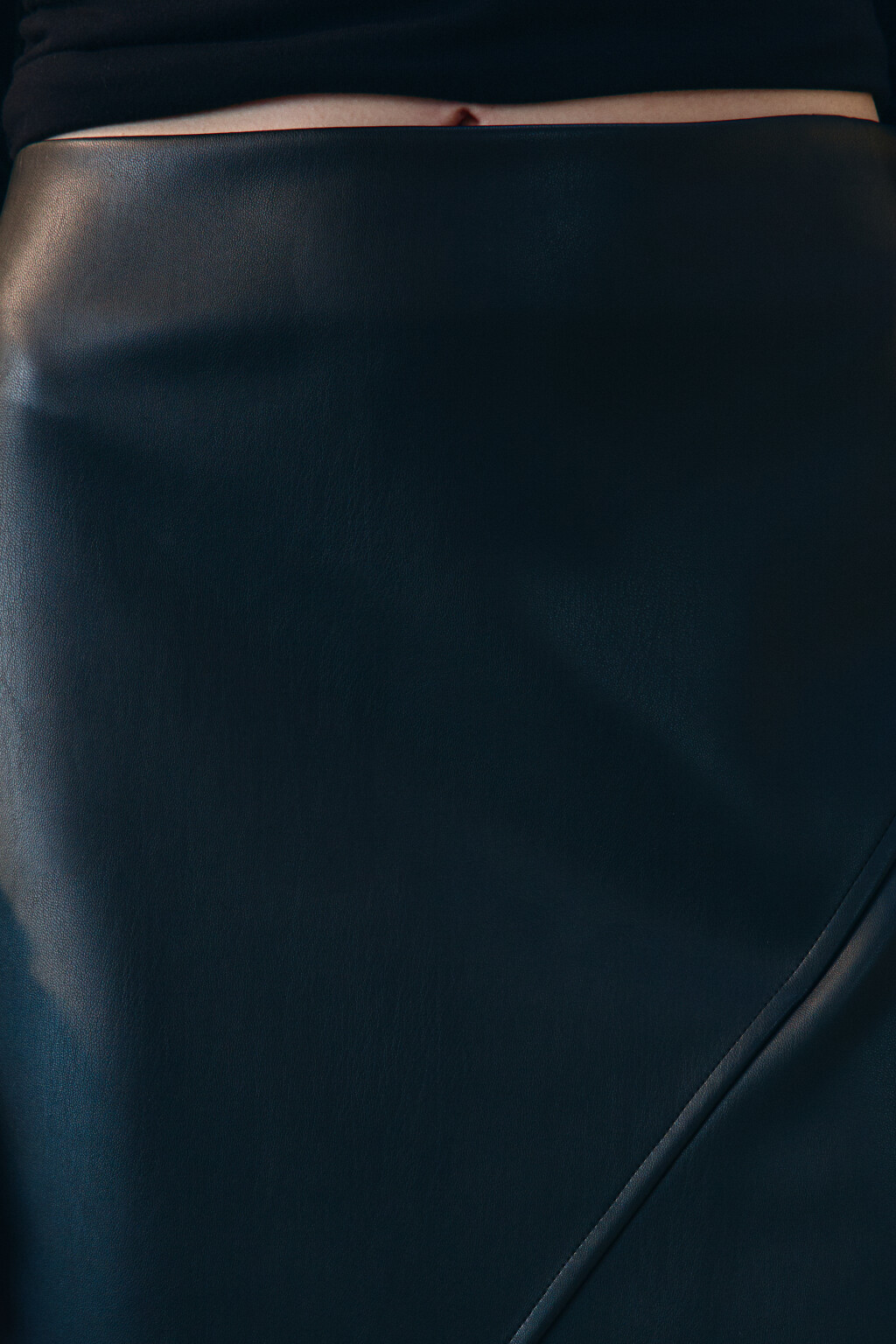 Юбка миди с асимметричным разрезом - цвет черный - 5