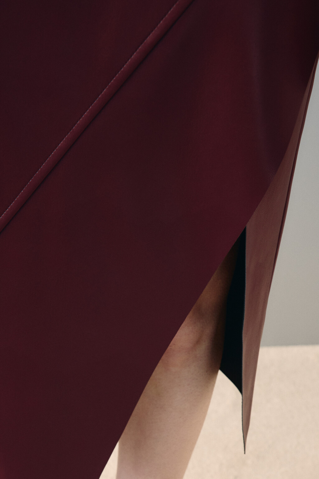 Юбка миди с асимметричным разрезом - цвет бордовый - 6