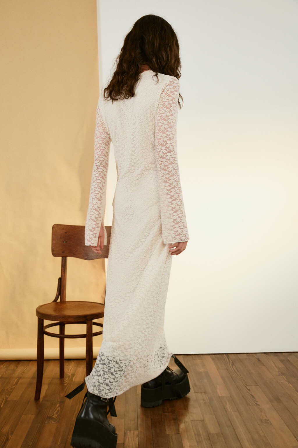 Платье макси облегающее ажурное - цвет белый - 3