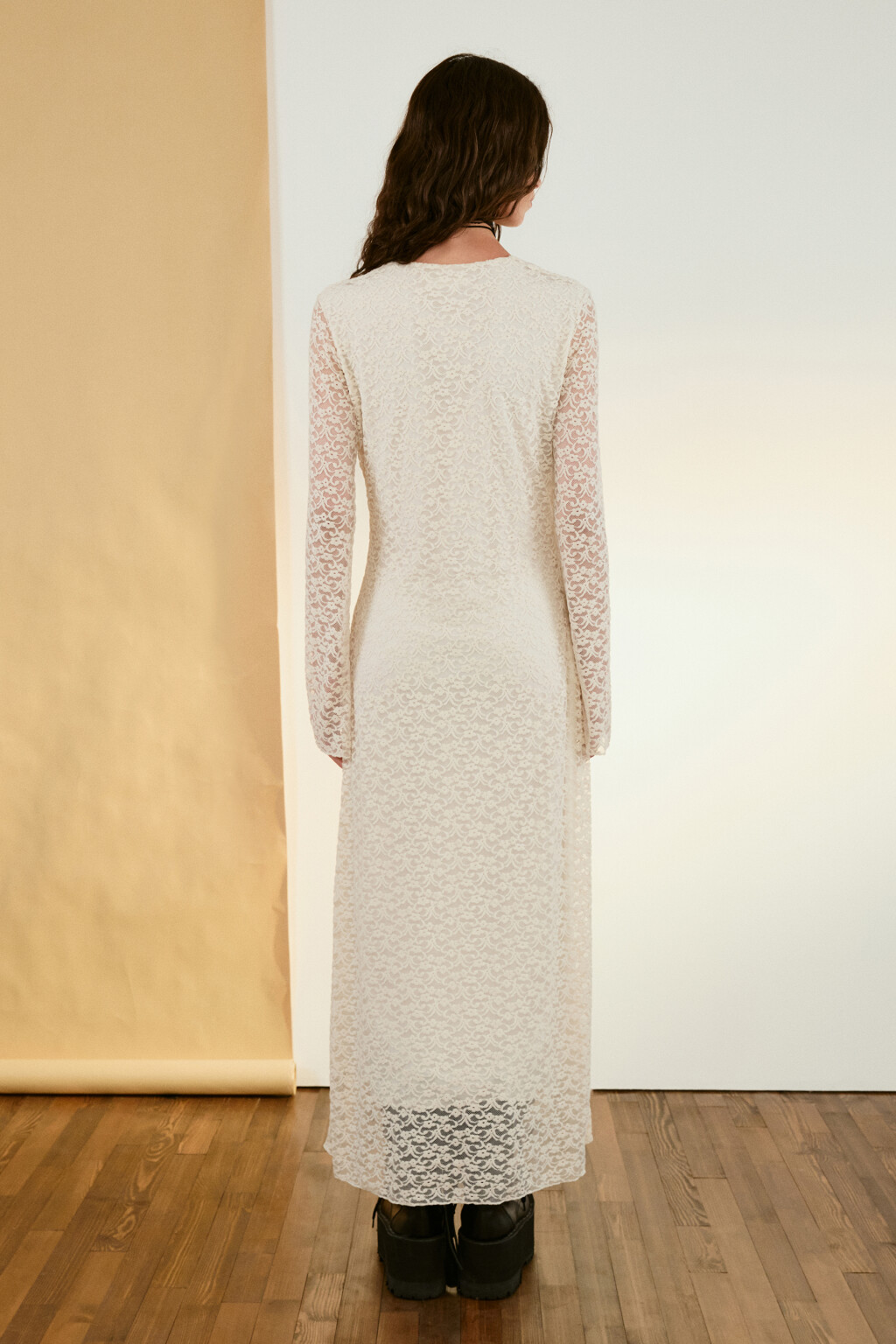 Платье макси облегающее ажурное - цвет белый - 6