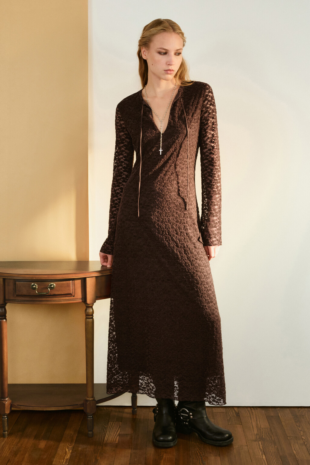 Платье макси облегающее ажурное - цвет коричневый - 1
