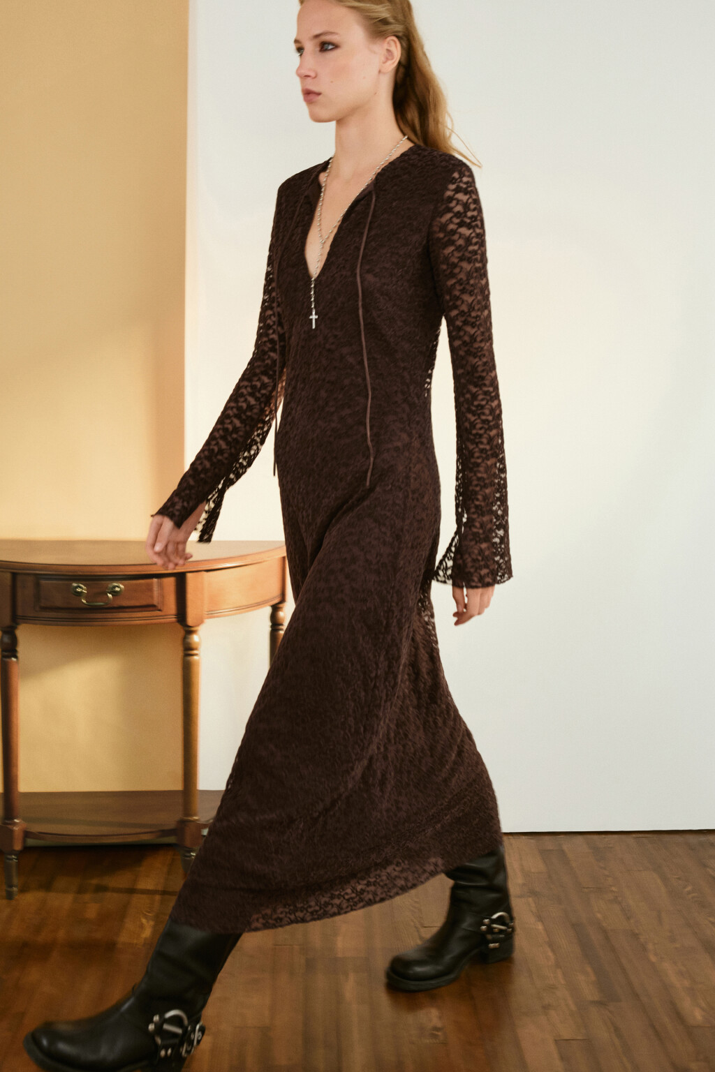 Платье макси облегающее ажурное - цвет коричневый - 2