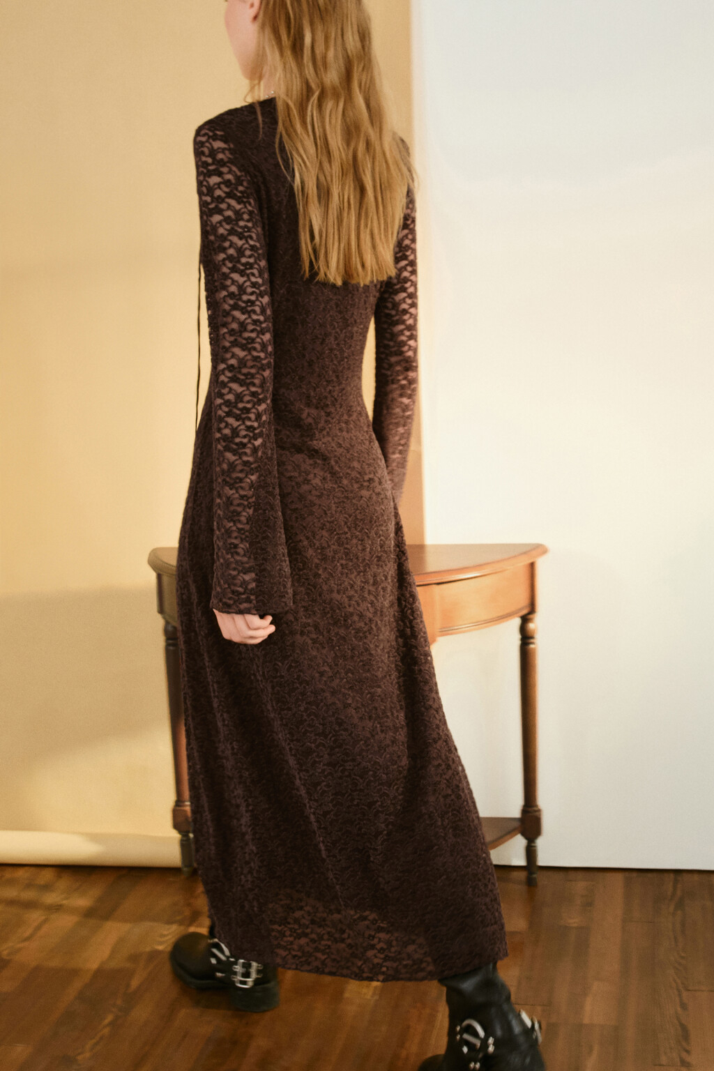 Платье макси облегающее ажурное - цвет коричневый - 3