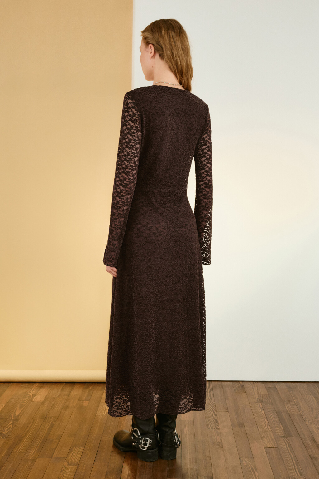 Платье макси облегающее ажурное - цвет коричневый - 5