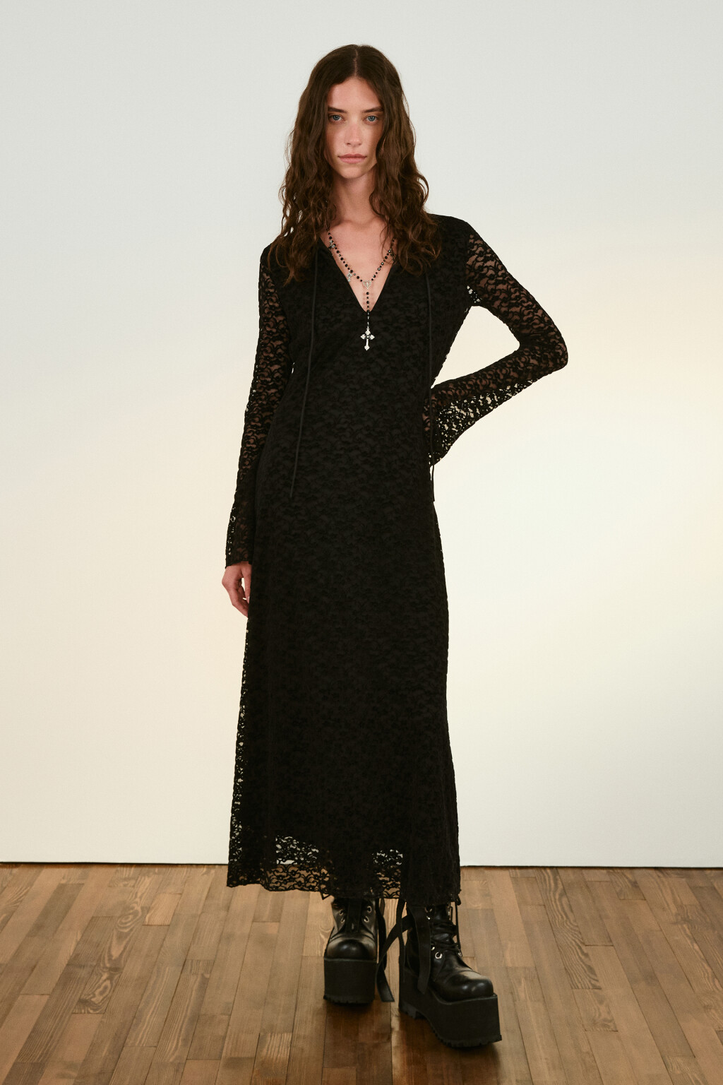 Платье макси облегающее ажурное - цвет черный - 2