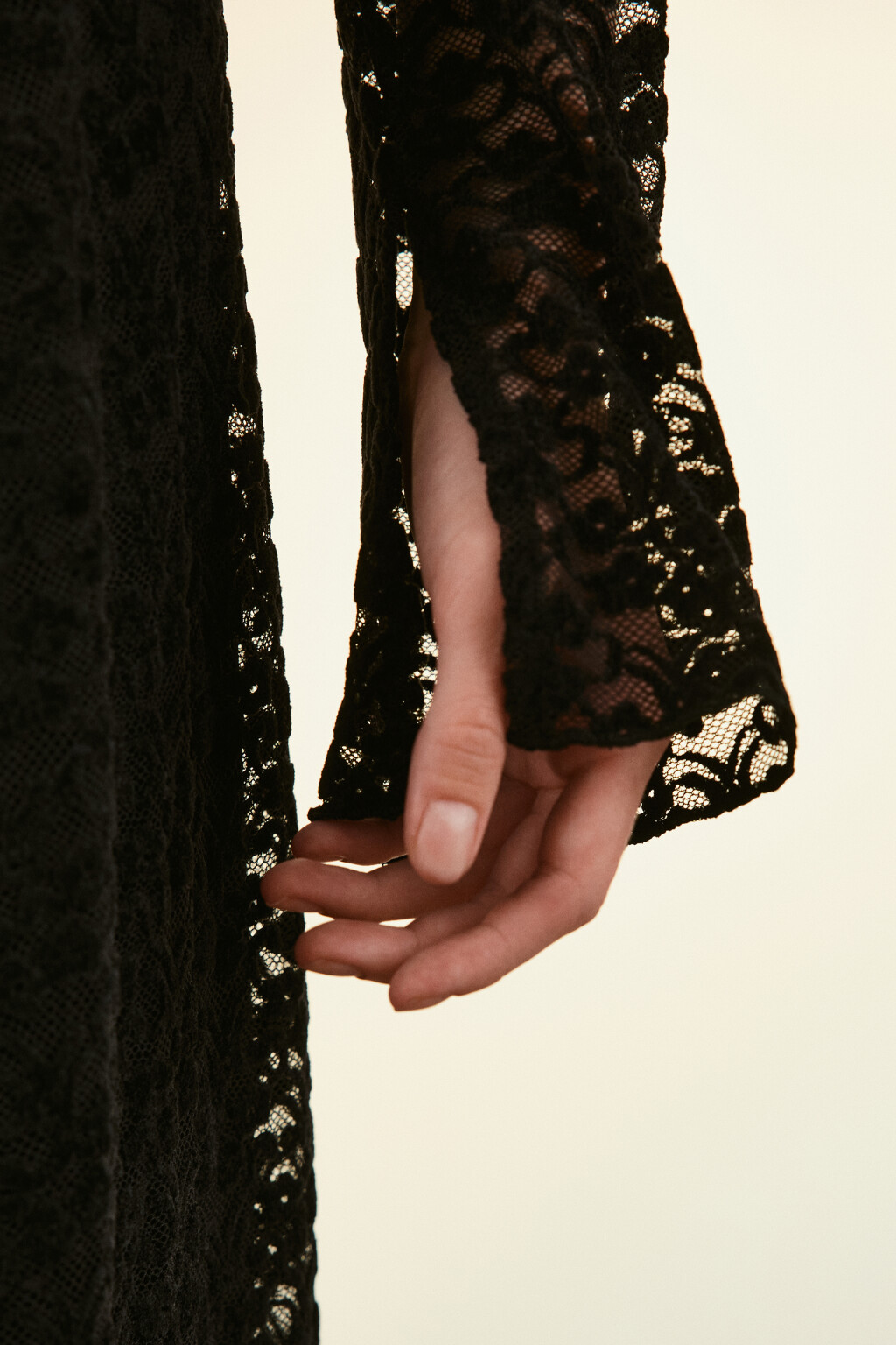 Платье макси облегающее ажурное - цвет черный - 5