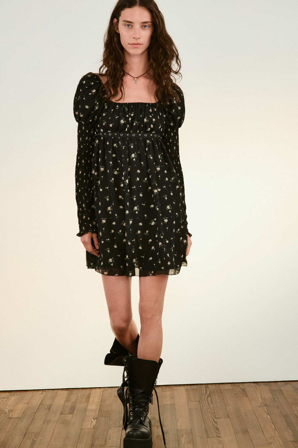 Платье шифоновое с люверсами на поясе - цвет черный - 1