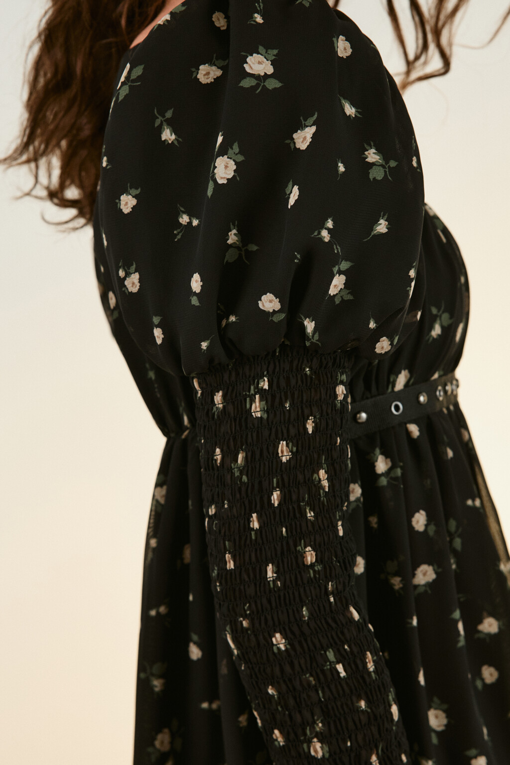 Платье шифоновое с люверсами на поясе - цвет черный - 6