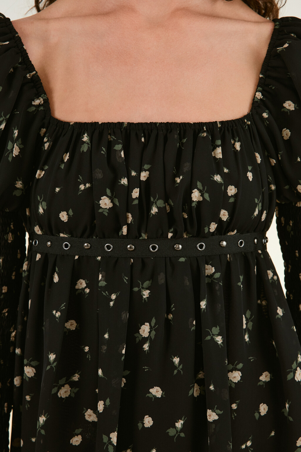 Платье шифоновое с люверсами на поясе - цвет черный - 7