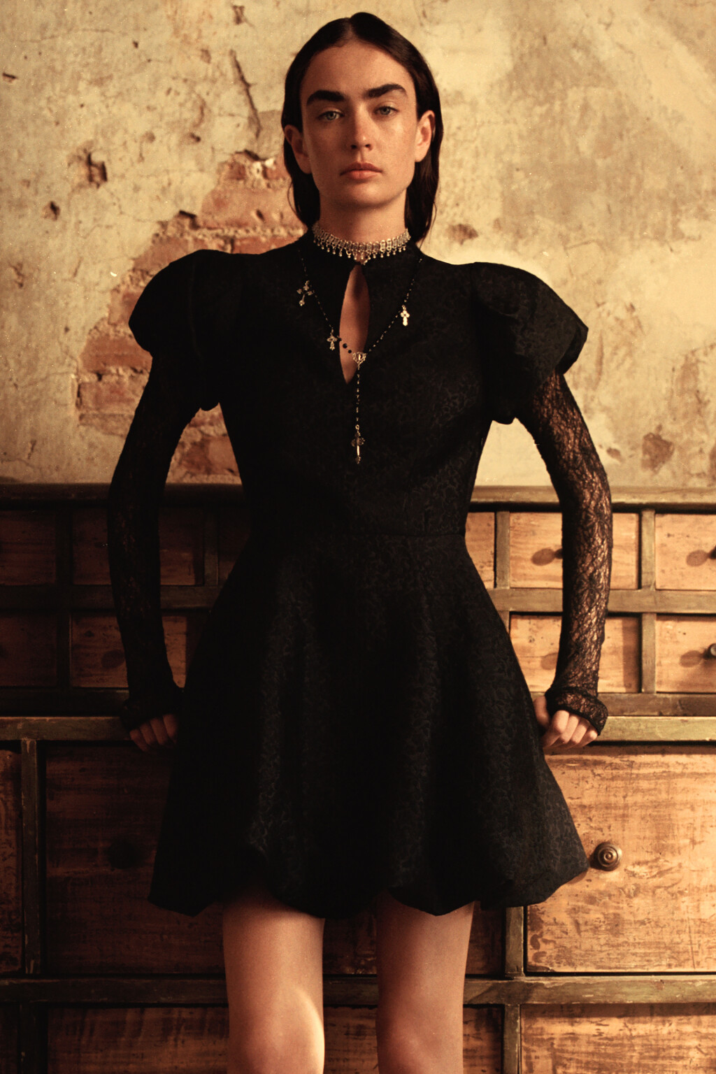 Платье с пышной юбкой и рукавами - цвет черный - 8