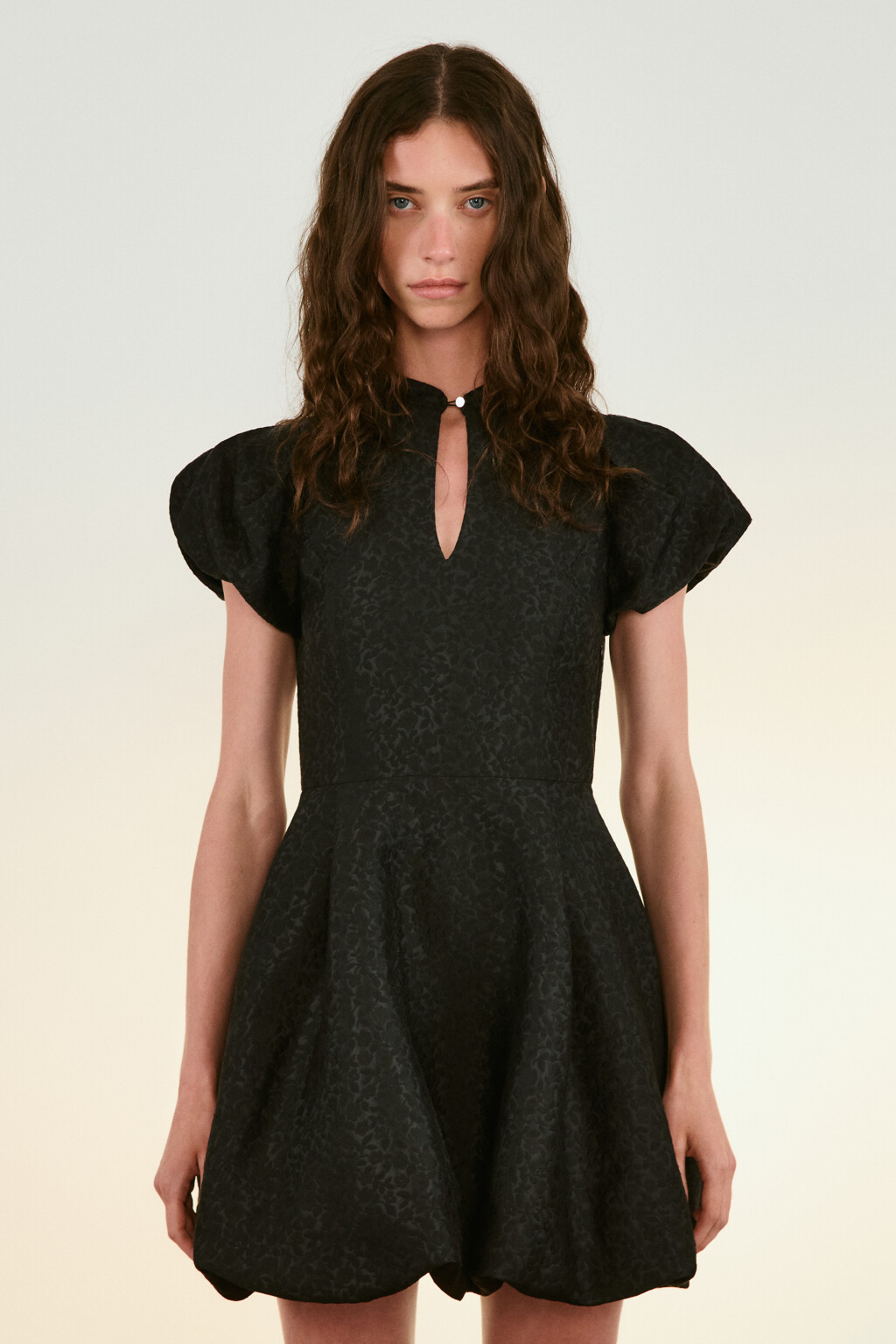 Платье с пышной юбкой и рукавами - цвет черный - 3