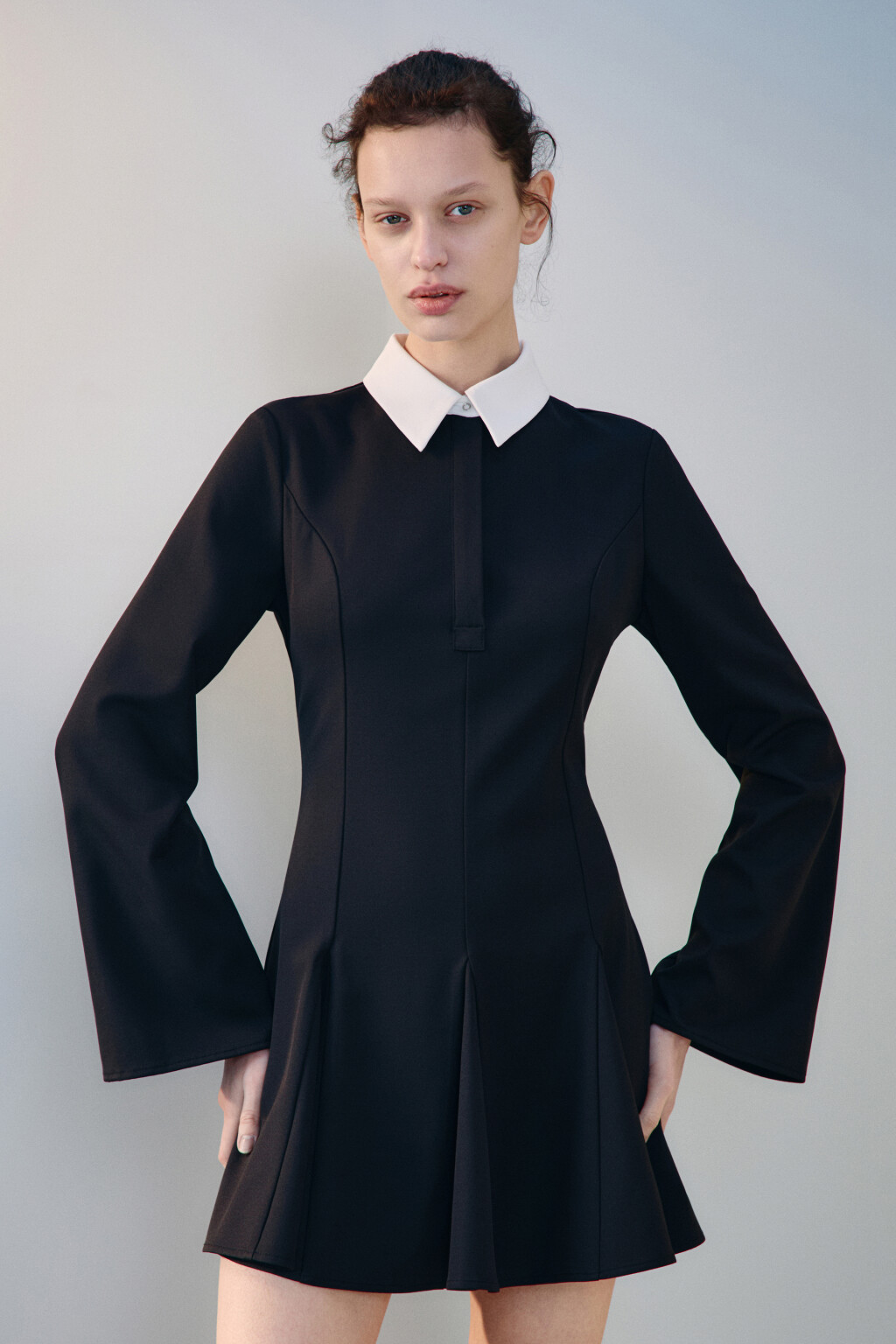 Платье приталенное с воротничком - цвет черный - 3