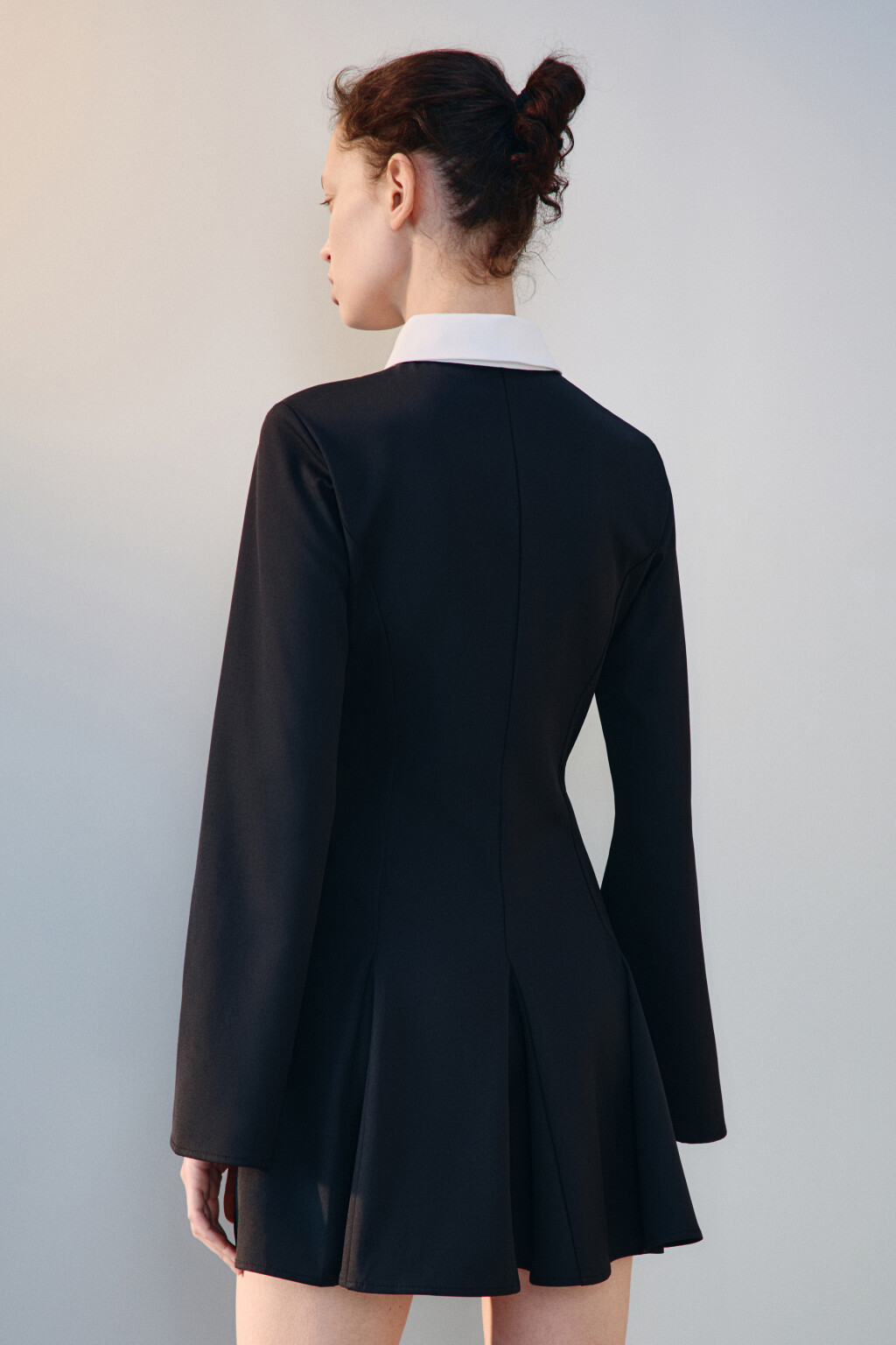 Платье приталенное с воротничком - цвет черный - 4
