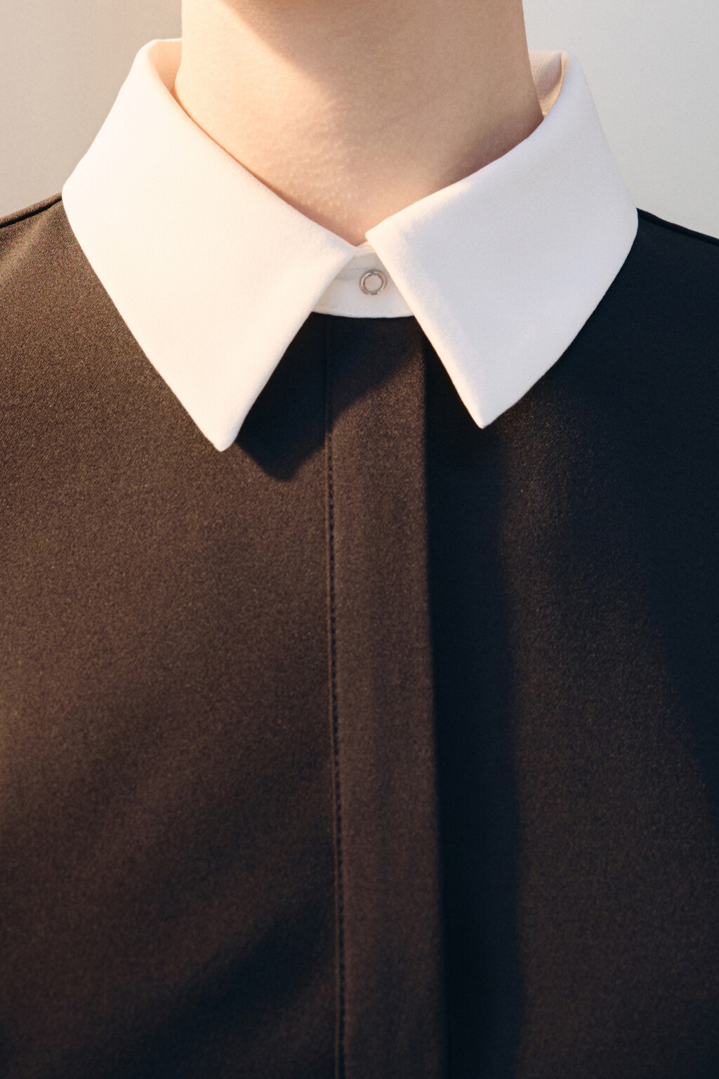 Платье приталенное с воротничком - цвет черный - 6