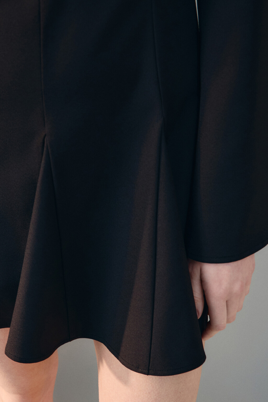 Платье приталенное с воротничком - цвет черный - 7