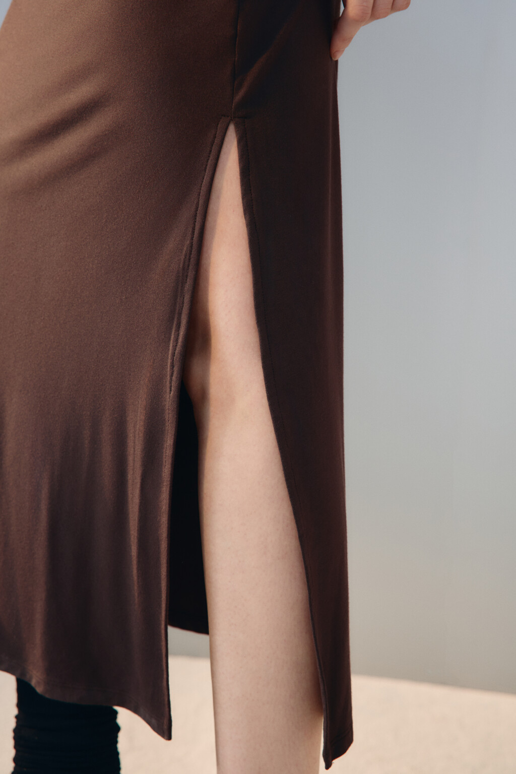 Платье облегающее с драпировками - цвет коричневый - 6