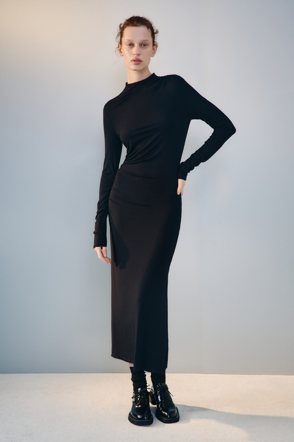 Платье облегающее с драпировками - цвет черный - 3