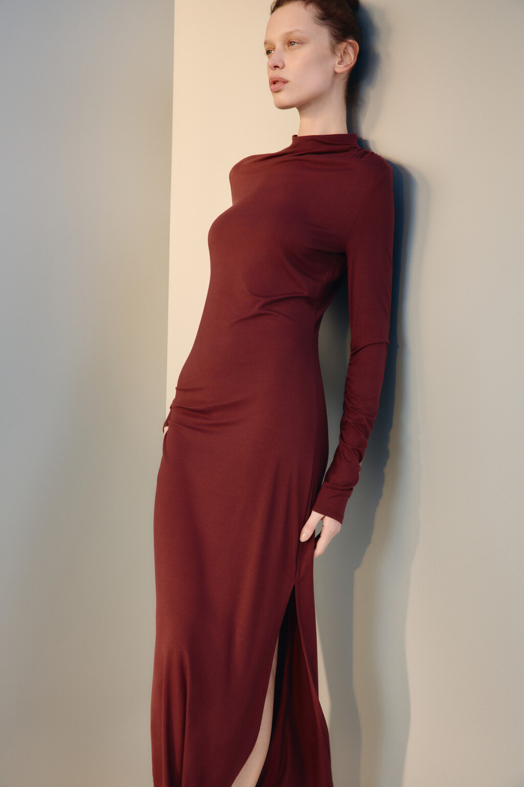 Платье облегающее с драпировками - цвет красный - 1