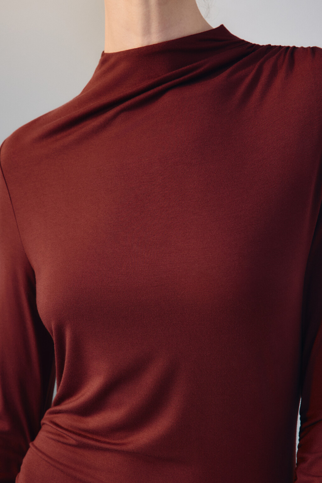 Платье облегающее с драпировками - цвет красный - 4