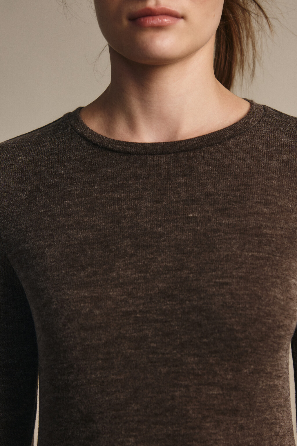 Платье трикотажное асимметричное - цвет коричневый - 5