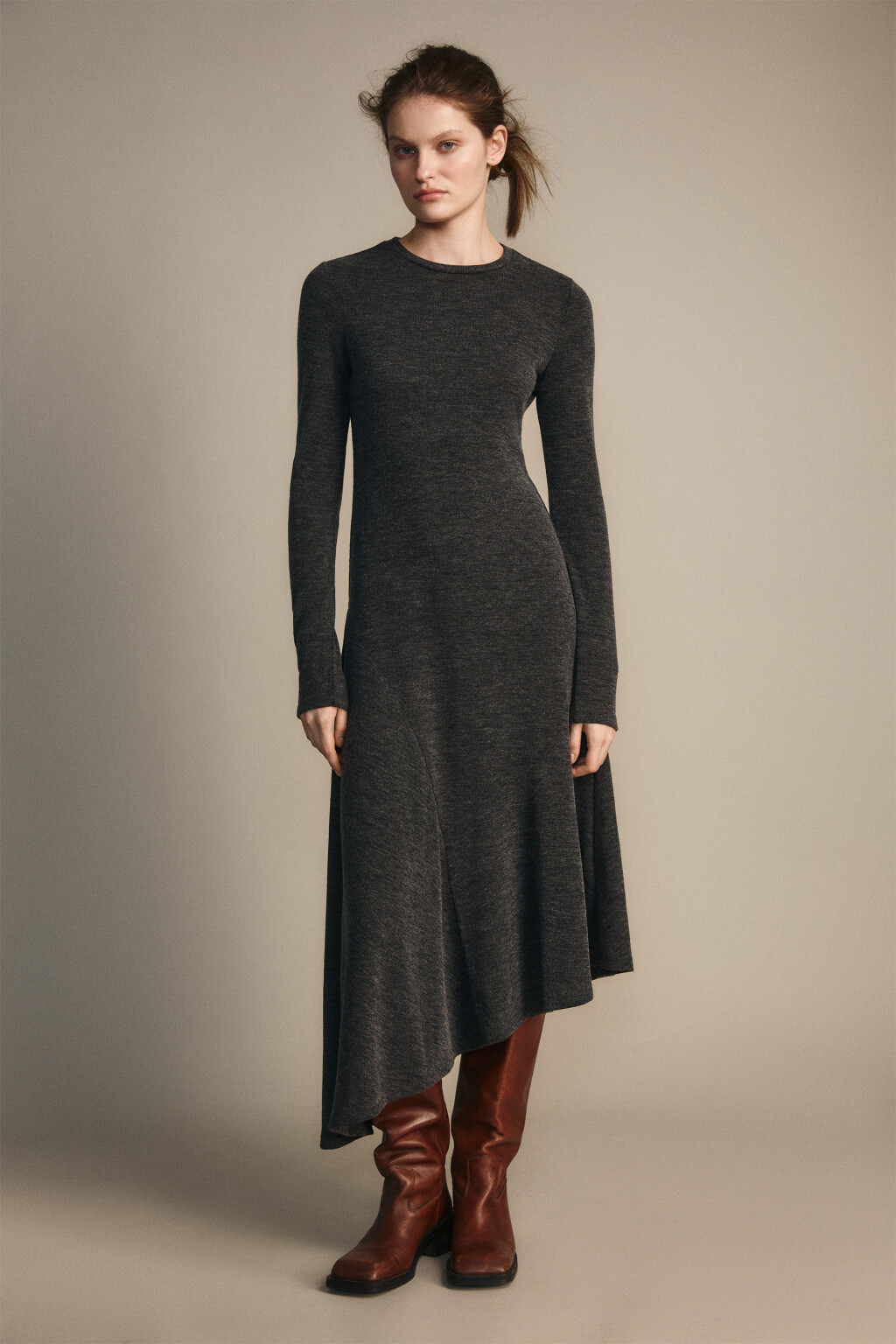 Платье трикотажное асимметричное - цвет серый - 2