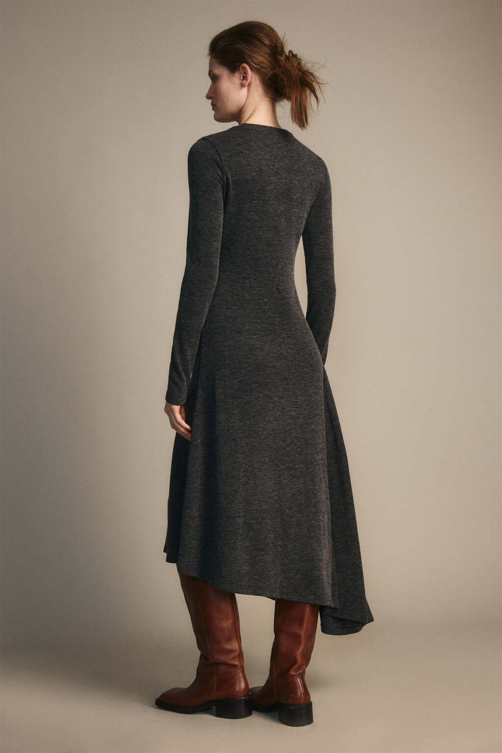 Платье трикотажное асимметричное - цвет серый - 3