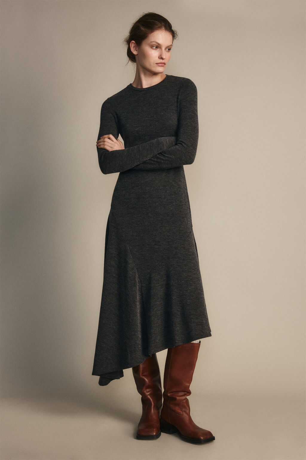 Платье трикотажное асимметричное - цвет серый - 4