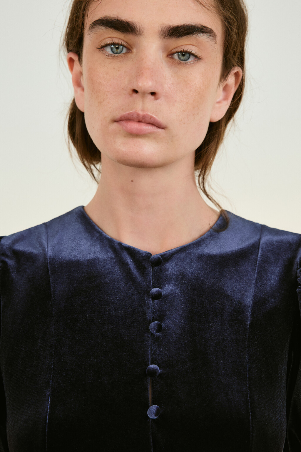 Платье бархатное с пышными рукавами - цвет синий - 5