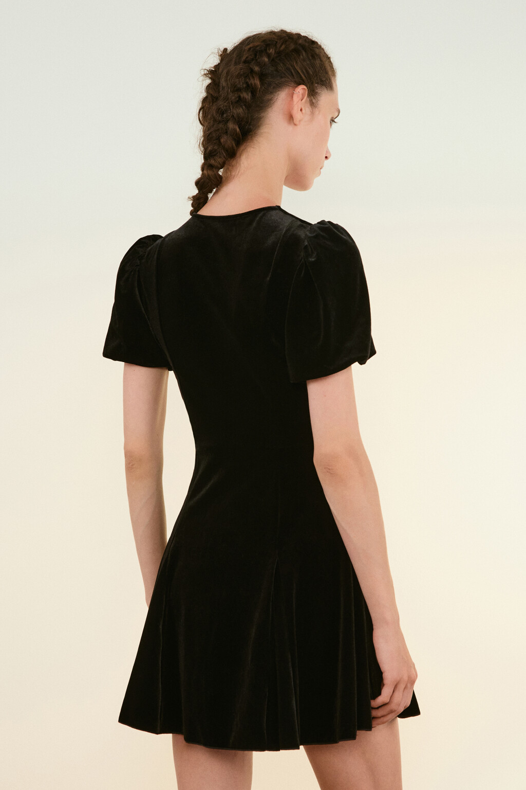 Платье бархатное с пышными рукавами - цвет черный - 4