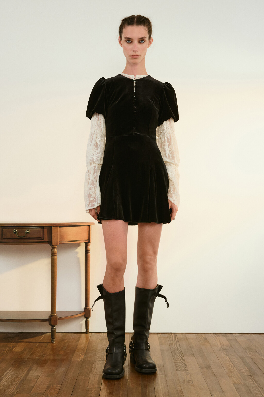 Платье бархатное с пышными рукавами - цвет черный - 5