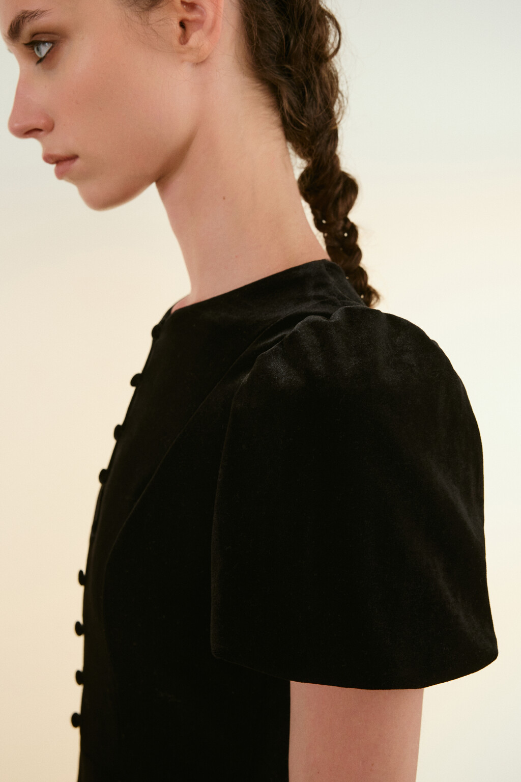 Платье бархатное с пышными рукавами - цвет черный - 7