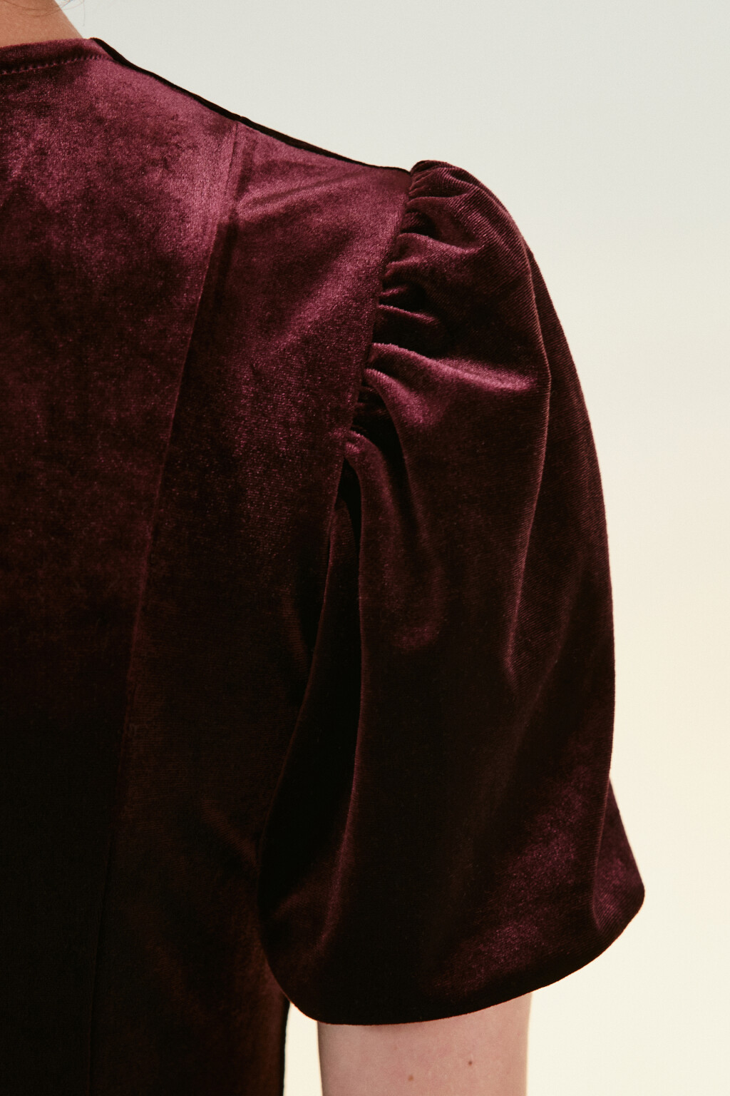 Платье бархатное с пышными рукавами - цвет красный - 5