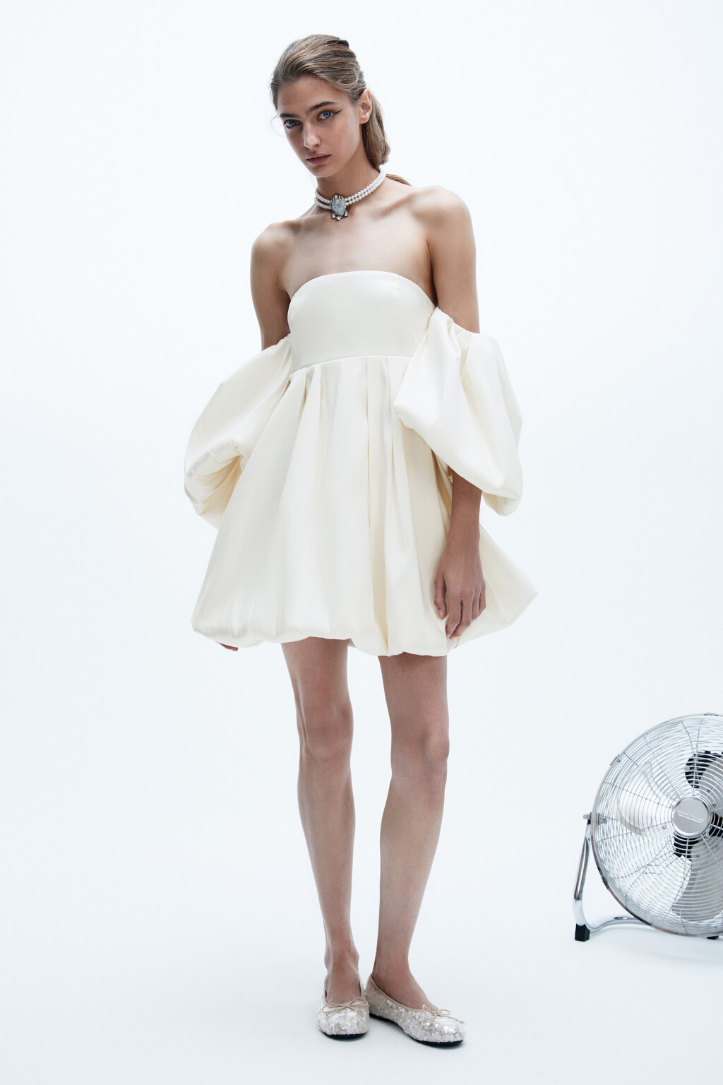 Платье мини пышное с открытыми плечами - цвет молочный - 8