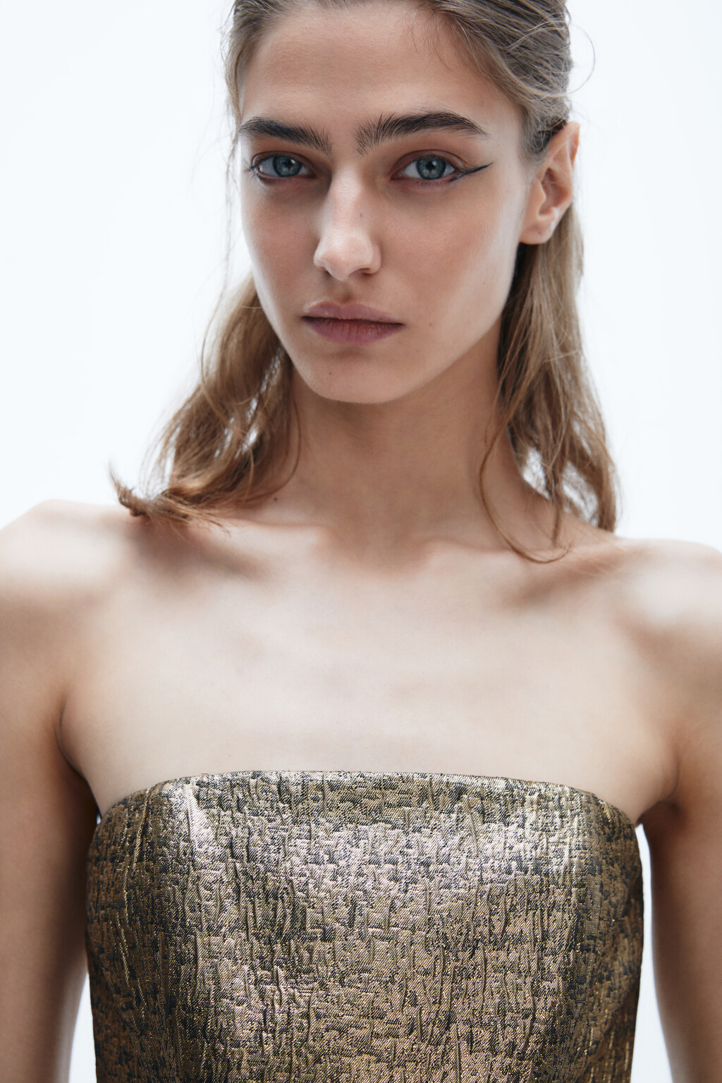 Платье блестящее с открытыми плечами - цвет желтый - 10