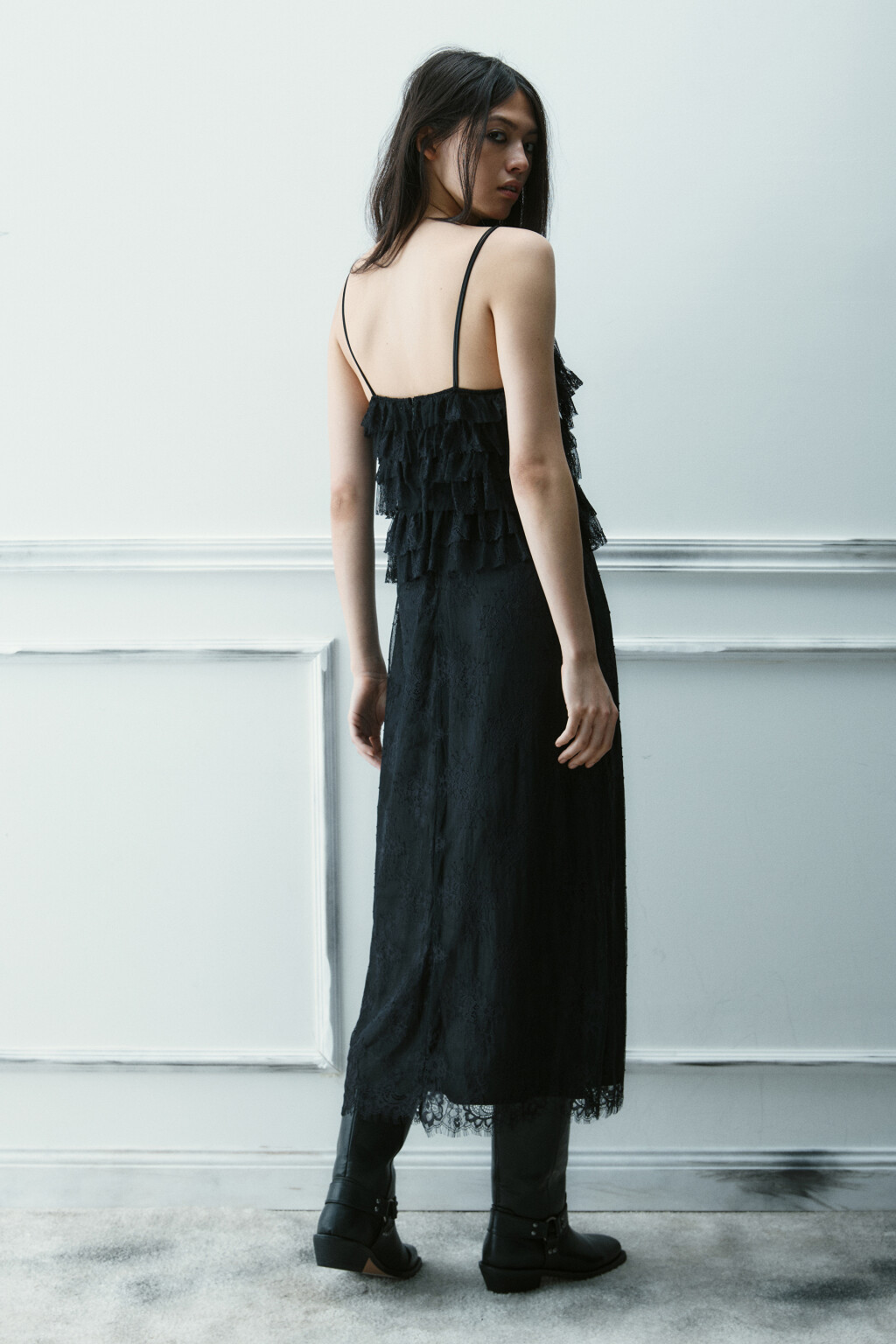 Платье-комбинация миди с кружевом - цвет черный - 5