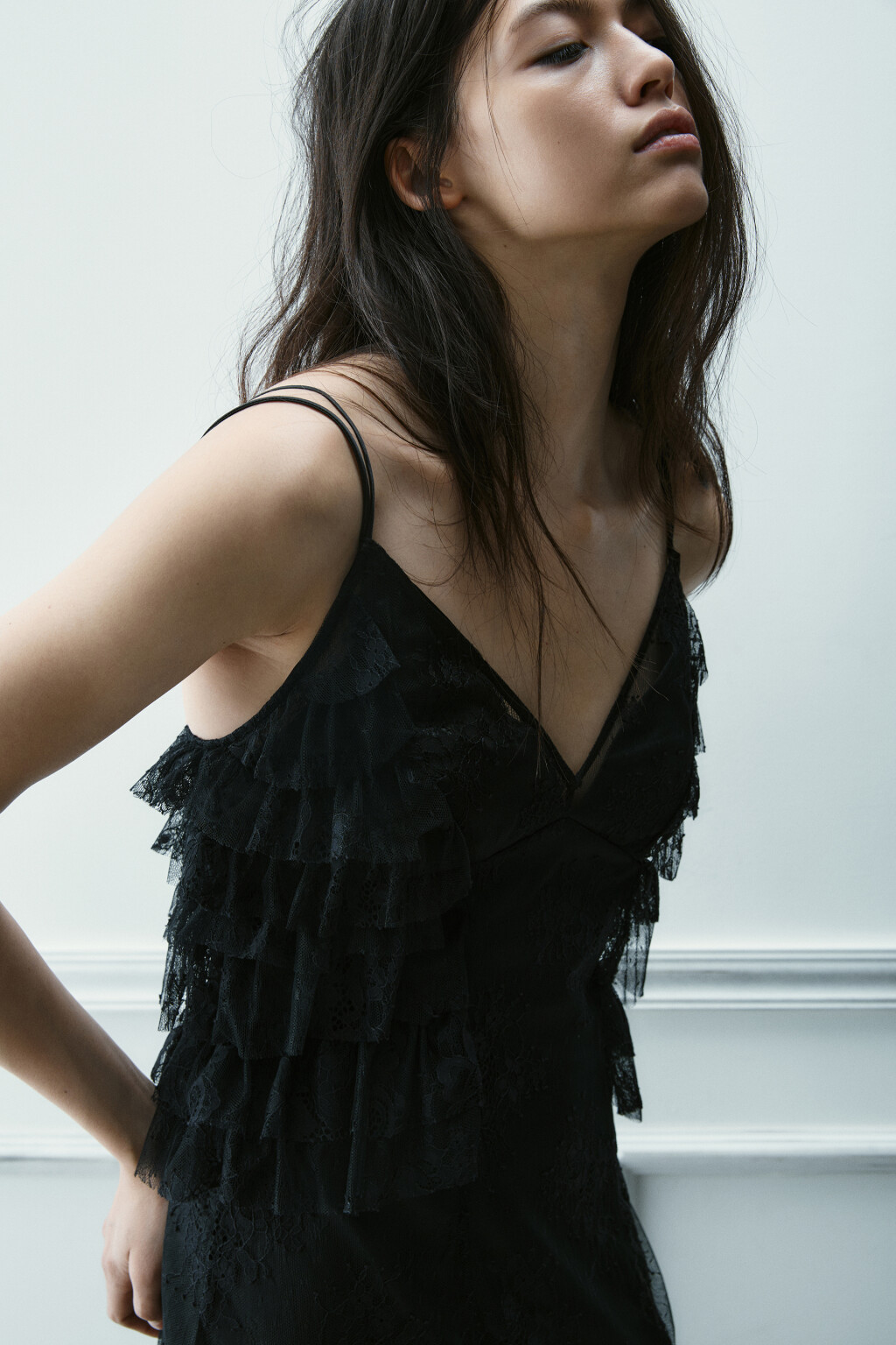 Платье-комбинация миди с кружевом - цвет черный - 6