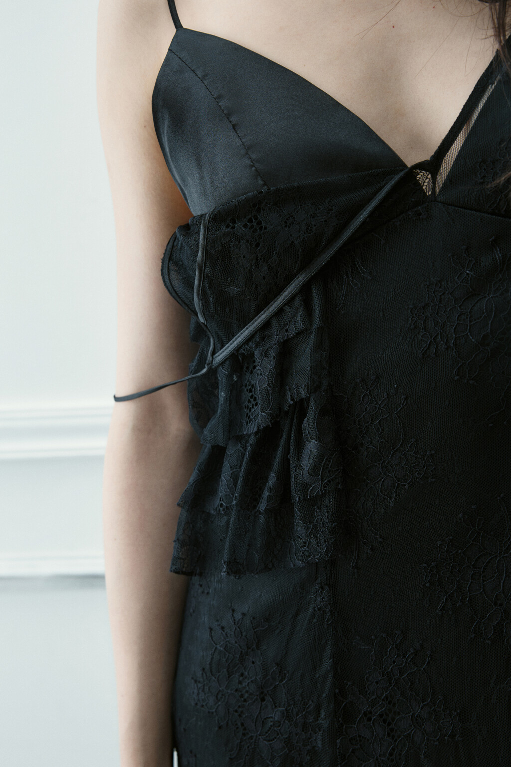 Платье-комбинация миди с кружевом - цвет черный - 8