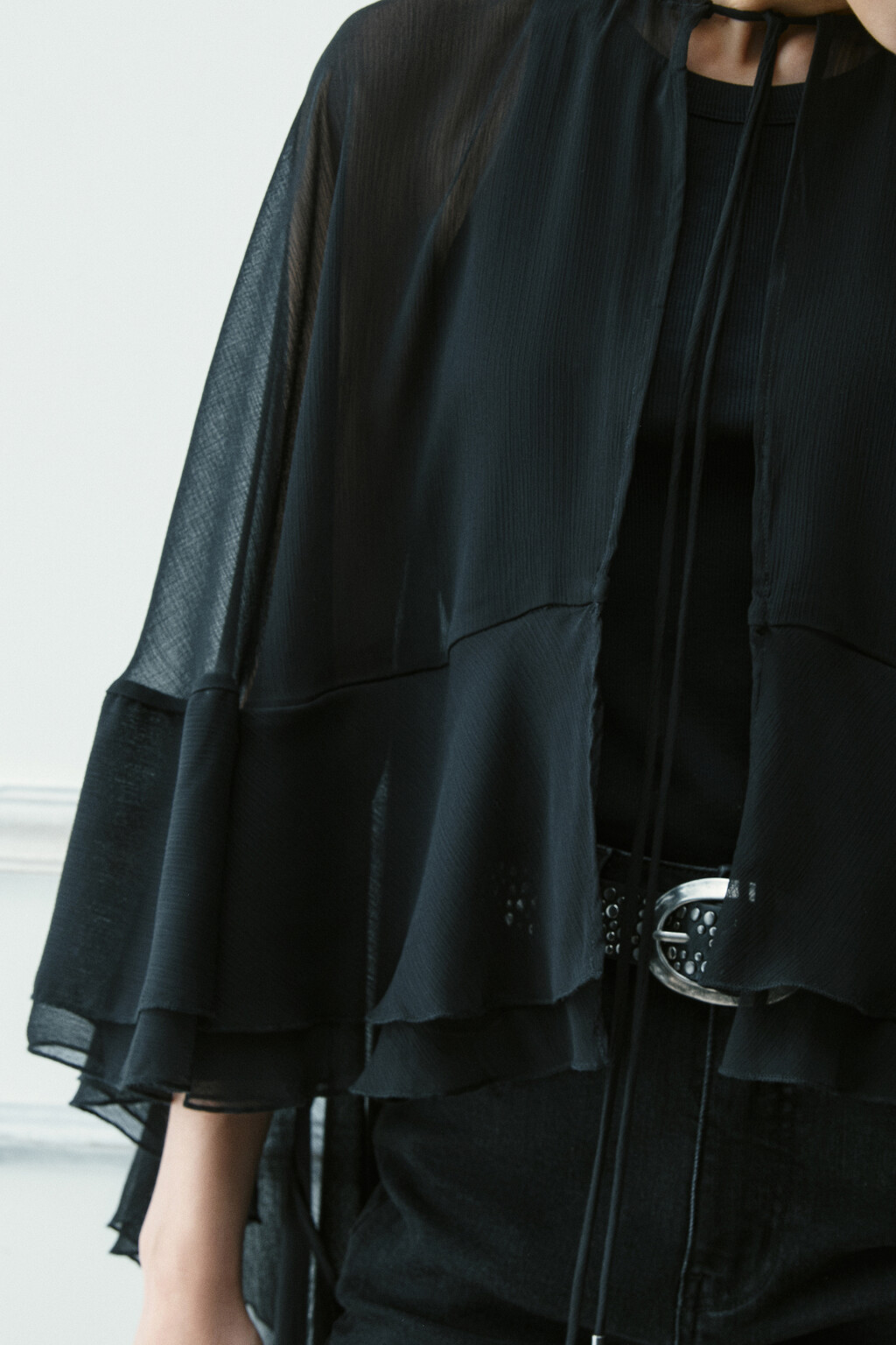 Накидка шифоновая с воланами - цвет черный - 6